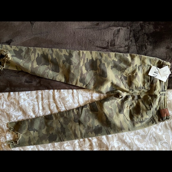 Green Camo Distressed Relaxed-fit Jeans, Size 2 (Zara Denim Collection) - Picture 7 of 10